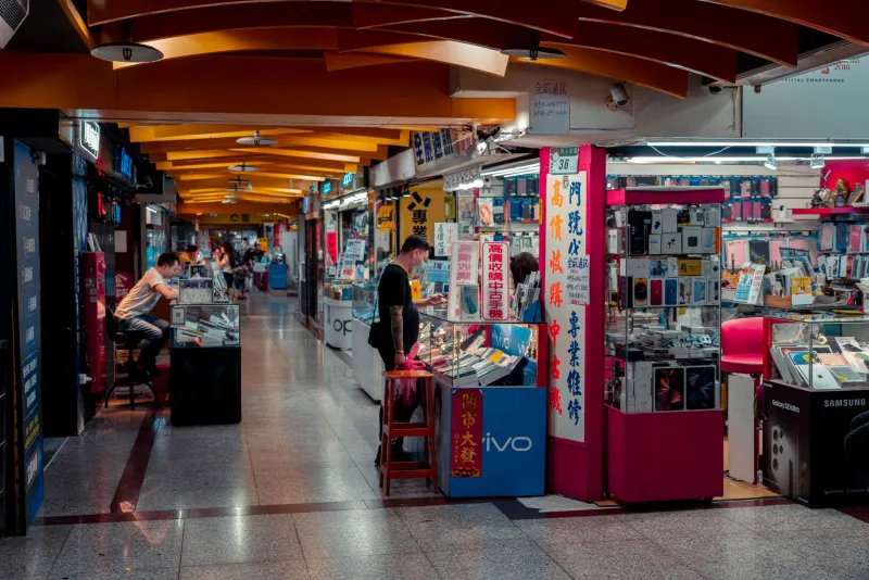Local Vape Shop or Click-to-Cart: Here's How to Know Where You Should Actually Be Buying