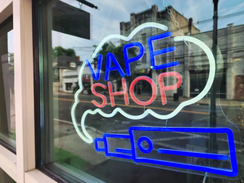 How to Tell When a Vape Shop Employee Is Selling You What They Need to Move, Not What You Actually Need